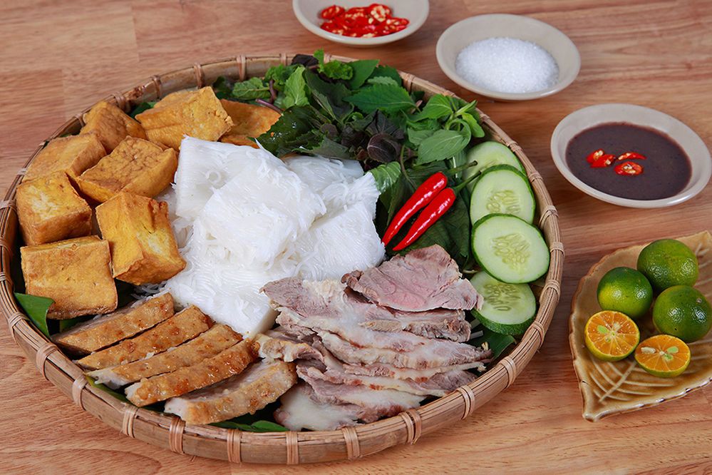 LOCAL SIGHTSEEING AND CRAZY FOOD MOTORBIKE TOUR  - EVENING