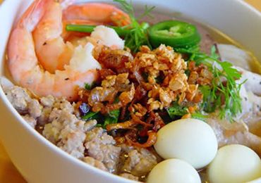 Hu tieu Nam Vang ( Saigon Shrimp and Pork Chop Noodle soup)