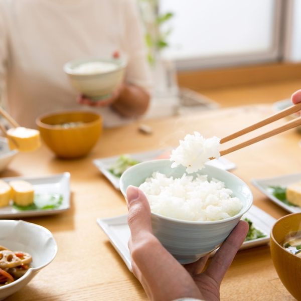 Vietnamese Chopstick Etiquette: 9 Rules Tourists Must Not Ignore